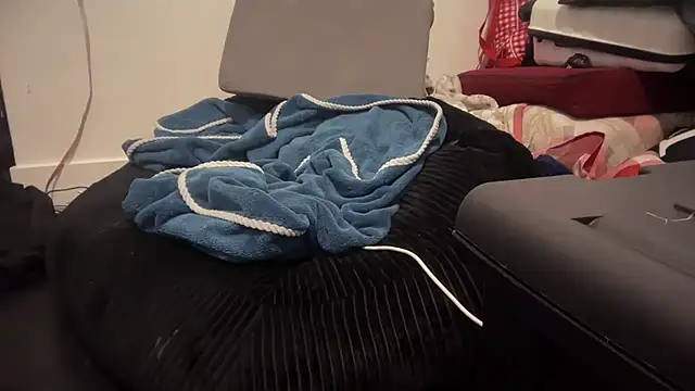 jasoncali305 online show from 11/12/25, 05:02