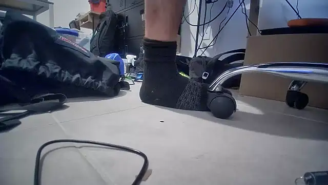 jasoncali305 online show from 12/17/25, 06:03