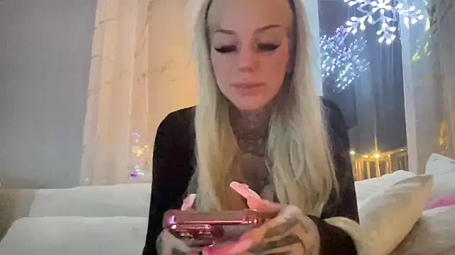 Snapshot of paulinaalatalo chatting on 12/19/25, 08:27 paulinaalatalo online show from 12/19/25, 08:27