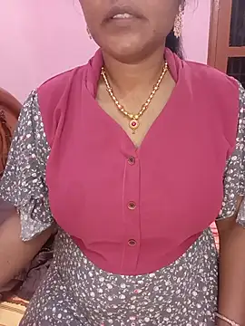 Snapshot of KannadaTamilTeluguBeauty chatting on 05/10/26, 03:17 KannadaTamilTeluguBeauty online show from 05/10/26, 03:17