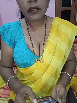 Snapshot of KannadaTamilTeluguBeauty chatting on 05/21/26, 05:42 KannadaTamilTeluguBeauty online show from 05/21/26, 05:42