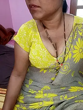 Snapshot of KannadaTamilTeluguBeauty chatting on 05/25/26, 09:04 KannadaTamilTeluguBeauty online show from 05/25/26, 09:04