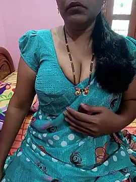 Snapshot of KannadaTamilTeluguBeauty chatting on 06/15/26, 03:42 KannadaTamilTeluguBeauty online show from 06/15/26, 03:42