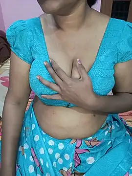 Snapshot of KannadaTamilTeluguBeauty chatting on 06/15/26, 07:16 KannadaTamilTeluguBeauty online show from 06/15/26, 07:16