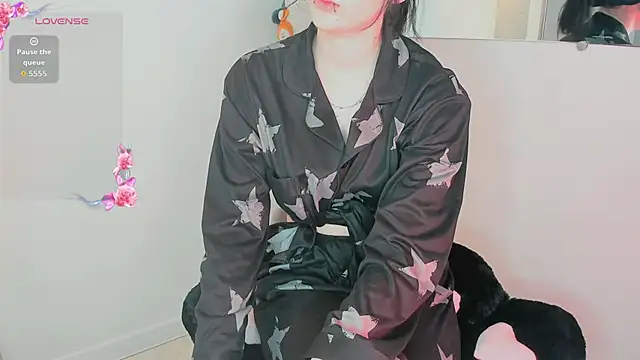 Snapshot of Molllysdays chatting on 11/05/25, 06:30 Molllysdays online show from 11/05/25, 06:30