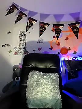 Gabilicious25 online show from 10/22/25, 09:20