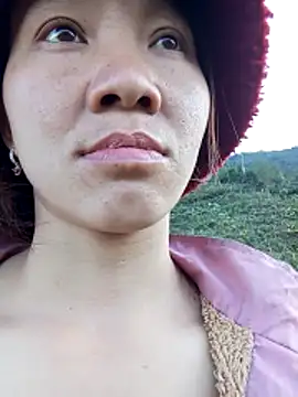 bonnie-00 online show from 11/30/25, 09:24