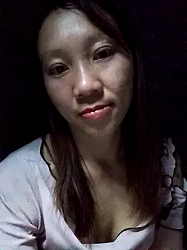 Snapshot of bonnie-00 chatting on 05/06/26, 02:33 bonnie-00 online show from 05/06/26, 02:33