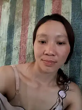 Snapshot of bonnie-00 chatting on 05/07/26, 05:13 bonnie-00 online show from 05/07/26, 05:13