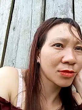Snapshot of bonnie-00 chatting on 05/19/26, 01:56 bonnie-00 online show from 05/19/26, 01:56