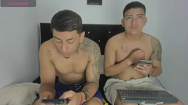 Snapshot of maykel_and_mike chatting on 11/15/25, 10:12 maykel and mike online show from 11/15/25, 10:12