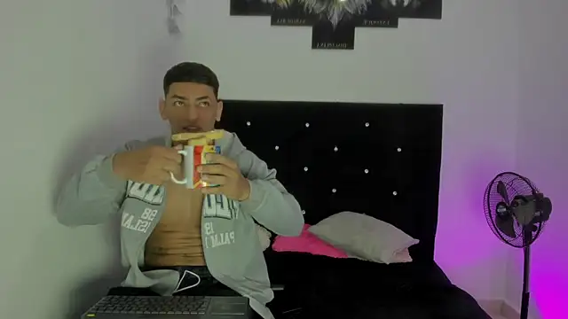 Snapshot of maykel_and_mike chatting on 11/27/25, 09:44 maykel and mike online show from 11/27/25, 09:44