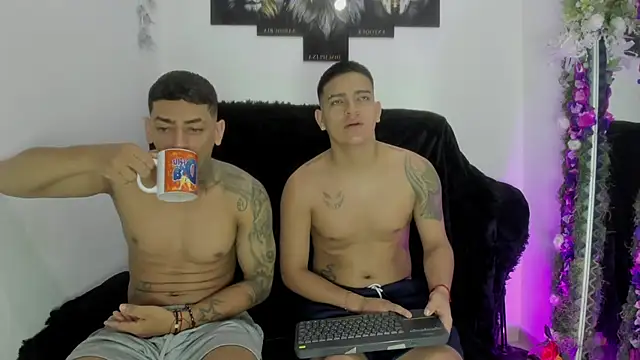 Snapshot of maykel_and_mike chatting on 12/01/25, 10:31 maykel and mike online show from 12/01/25, 10:31