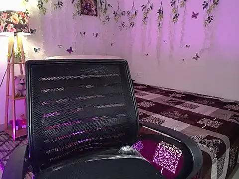 Snapshot of Naughtyy_stripgirl chatting on 03/19/26, 06:12 Naughtyy stripgirl online show from 03/19/26, 06:12