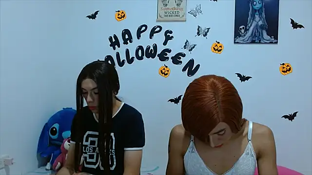 PinkLuna LolaBloom online show from 10/28/25, 11:03