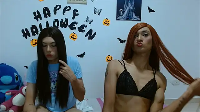 PinkLuna LolaBloom online show from 10/31/25, 10:38