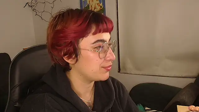 Snapshot of Miacatsito3 chatting on 02/06/26, 12:37 Miacatsito3 online show from 02/06/26, 12:37