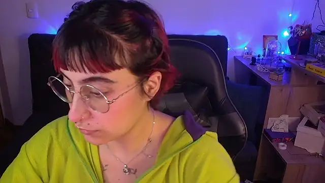 Snapshot of Miacatsito3 chatting on 03/20/26, 10:20 Miacatsito3 online show from 03/20/26, 10:20