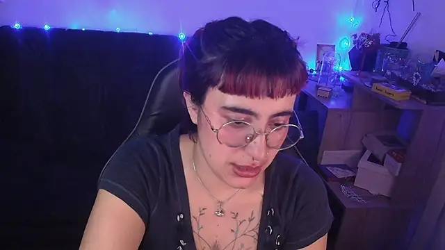 Snapshot of Miacatsito3 chatting on 03/27/26, 05:02 Miacatsito3 online show from 03/27/26, 05:02