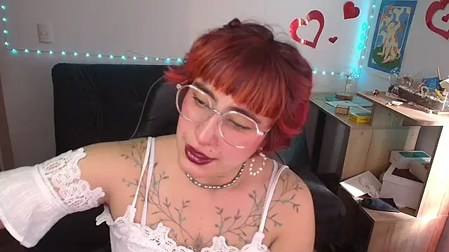 Snapshot of Miacatsito3 chatting on 04/24/26, 08:22 Miacatsito3 online show from 04/24/26, 08:22