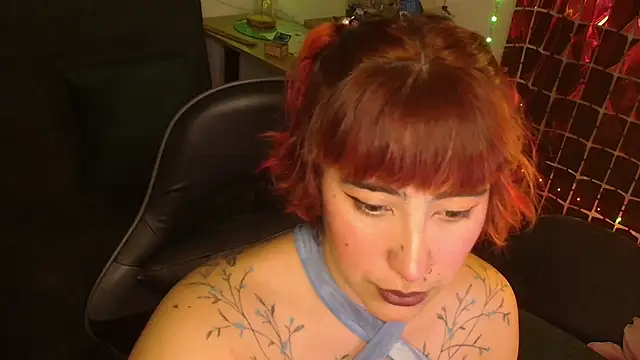 Snapshot of Miacatsito3 chatting on 04/30/26, 01:56 Miacatsito3 online show from 04/30/26, 01:56