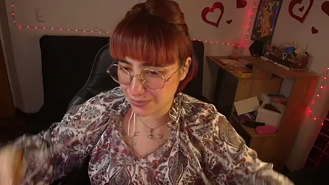 Snapshot of Miacatsito3 chatting on 05/12/26, 05:15 Miacatsito3 online show from 05/12/26, 05:15