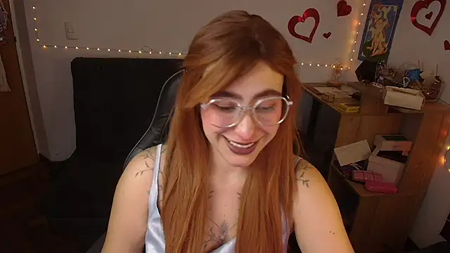 Snapshot of Miacatsito3 chatting on 05/19/26, 05:03 Miacatsito3 online show from 05/19/26, 05:03