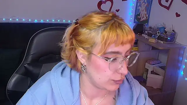 Snapshot of Miacatsito3 chatting on 06/16/26, 06:16 Miacatsito3 online show from 06/16/26, 06:16