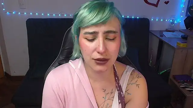 Snapshot of Miacatsito3 chatting on 06/30/26, 02:56 Miacatsito3 online show from 06/30/26, 02:56