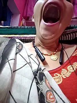 Snapshot of AnjaliKapoor chatting on 10/24/25, 12:45 AnjaliKapoor online show from 10/24/25, 12:45