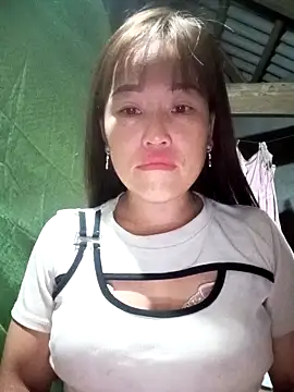 Snapshot of Vuong_x chatting on 10/02/25, 08:16 Vuong x online show from 10/02/25, 08:16