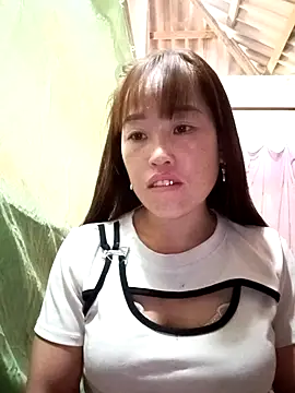 Snapshot of Vuong_x chatting on 10/10/25, 03:05 Vuong x online show from 10/10/25, 03:05