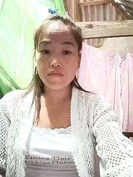 Snapshot of Vuong_x chatting on 10/21/25, 05:41 Vuong x online show from 10/21/25, 05:41