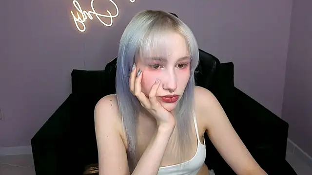 Snapshot of evlica chatting on 04/24/26, 02:08 evlica online show from 04/24/26, 02:08