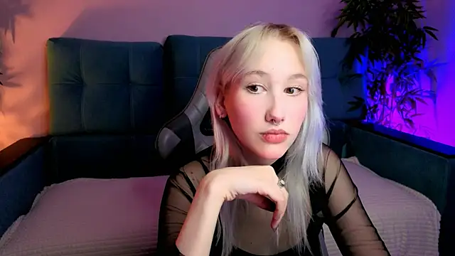 Snapshot of evlica chatting on 05/03/26, 02:12 evlica online show from 05/03/26, 02:12
