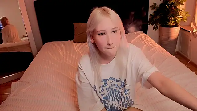Snapshot of evlica chatting on 05/16/26, 07:45 evlica online show from 05/16/26, 07:45