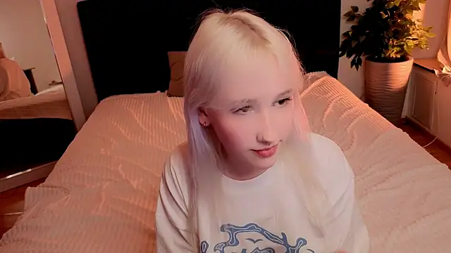 Snapshot of evlica chatting on 05/16/26, 07:56 evlica online show from 05/16/26, 07:56
