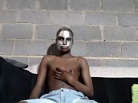 Snapshot of Romeo_Favent chatting on 09/18/25, 04:31 Romeo Favent online show from 09/18/25, 04:31