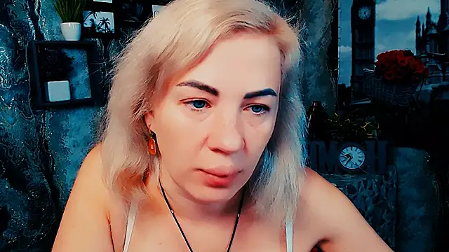 EmmaCat  online show from 11/13/25, 06:56