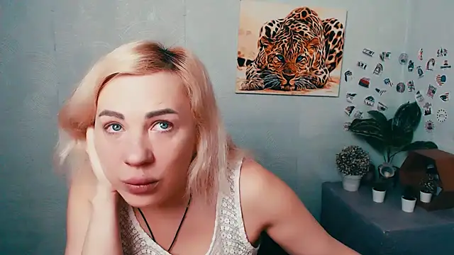 EmmaCat  online show from 03/05/26, 05:47