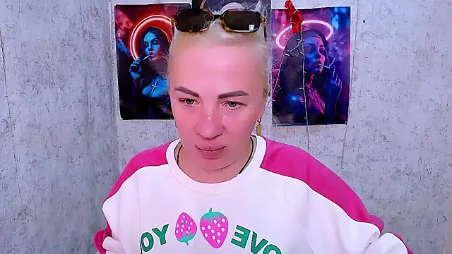 EmmaCat  online show from 03/15/26, 05:24