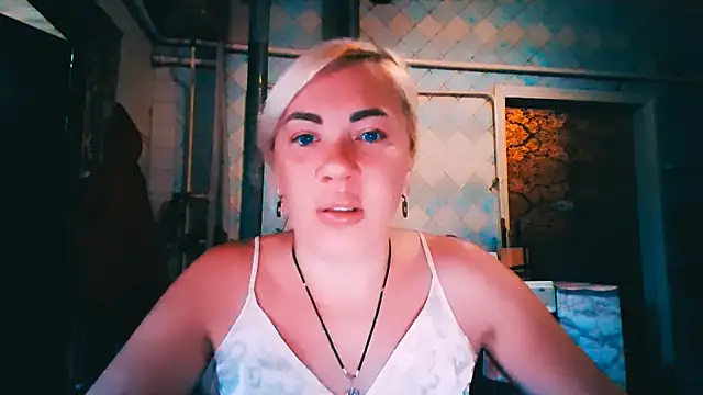 EmmaCat  online show from 06/17/26, 04:15