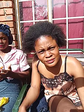 Snapshot of BlondieBitch chatting on 05/21/26, 08:43 BlondieBitch online show from 05/21/26, 08:43
