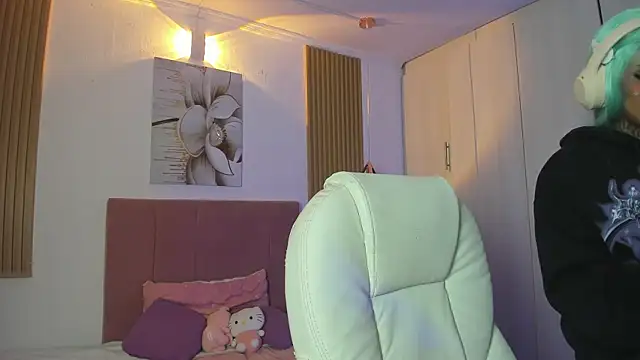 KoraRousee online show from 10/02/25, 12:56