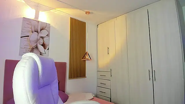 KoraRousee online show from 10/16/25, 01:12