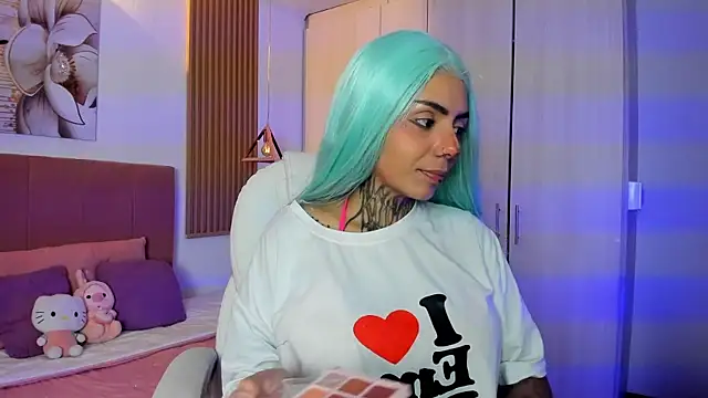 KoraRousee online show from 10/18/25, 01:34