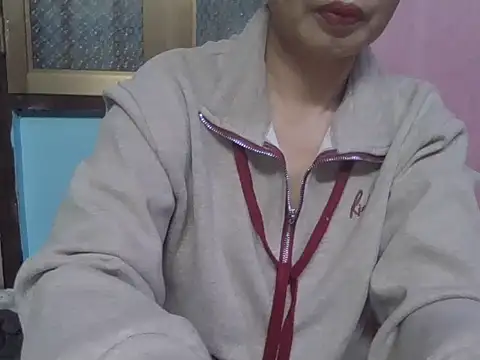 Snapshot of AmyChan086 chatting on 12/17/25, 12:11 AmyChan086 online show from 12/17/25, 12:11