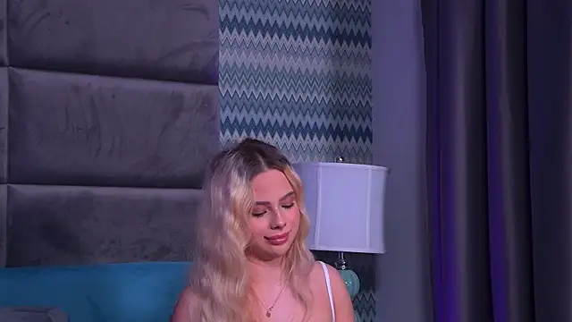 YssabelFox online show from 11/30/25, 05:50