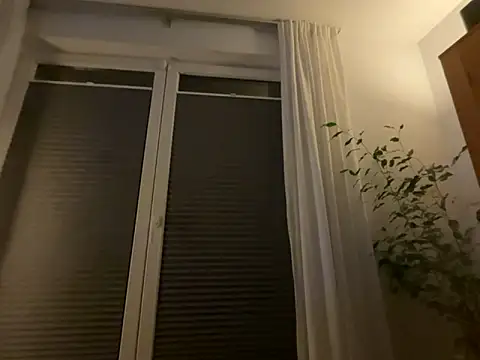 Snapshot of didil1900 chatting on 10/12/25, 04:00 didil1900 online show from 10/12/25, 04:00