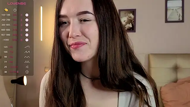 Snapshot of AlinaOrf chatting on 10/06/25, 03:42 AlinaOrf online show from 10/06/25, 03:42